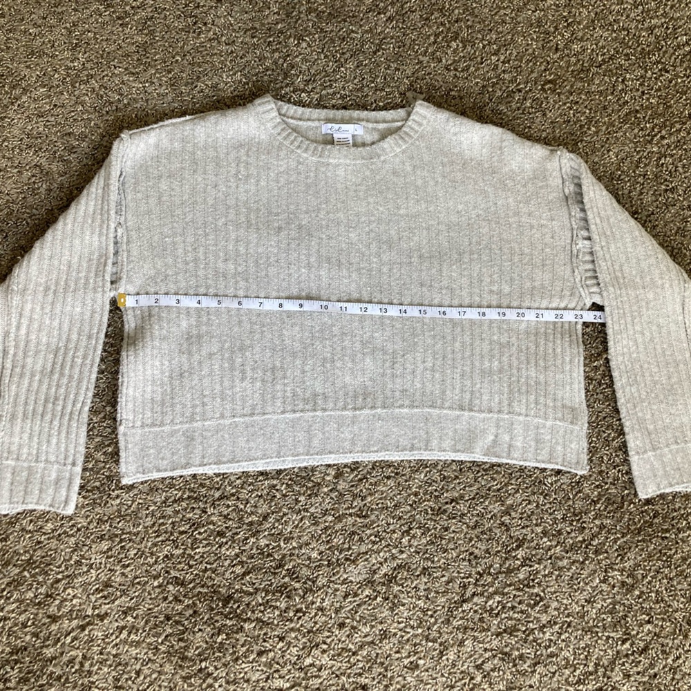 Light Gray Ribbed Crew Neck Sweater - Picture 4 of 6